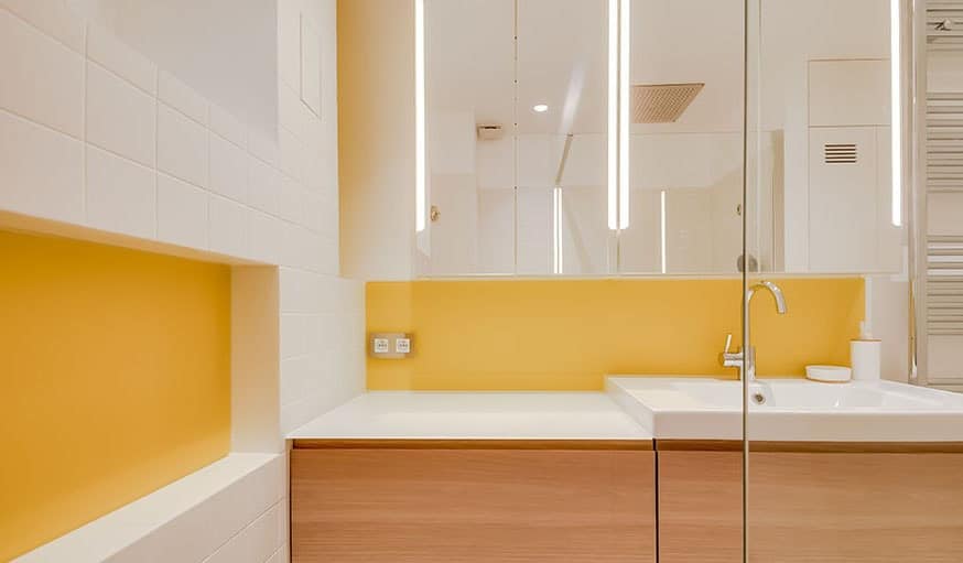 peinture jaune salle de bain 