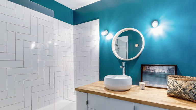 À épingler : Peinture salle de bain : quelles couleurs tendance pour la salle de bain ?