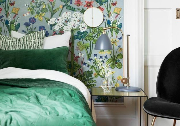 Chambre verte papier peint fleurs 