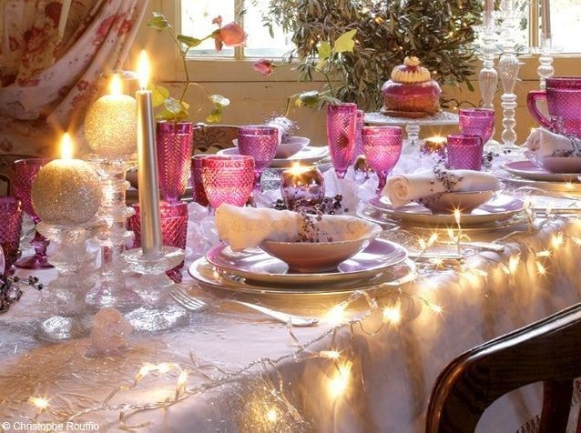 Table de Noël blanche et rose 