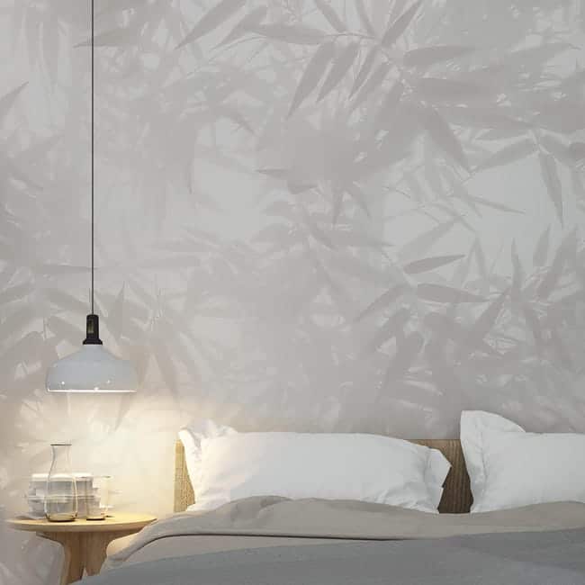 une chambre avec un papier peint bambou zen et delicat