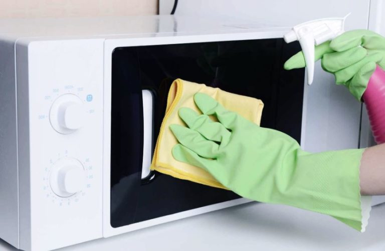 À épingler : Comment nettoyer rapidement un micro-ondes ? Astuces et conseils !