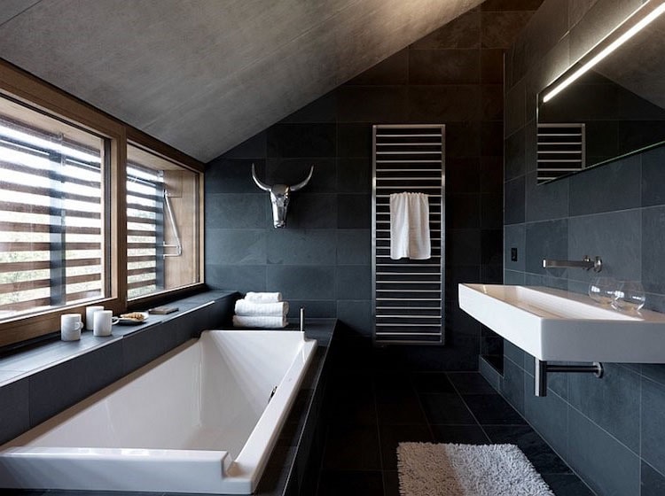 Salle de bain en gris bleu et noir 
