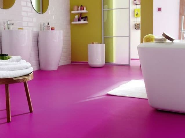 Salle de bain en violet 