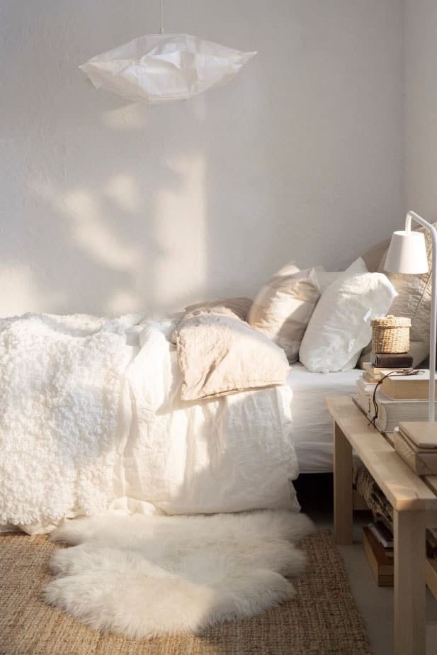 Chambre camaïeu blanc © Déco Cool - Pinterest