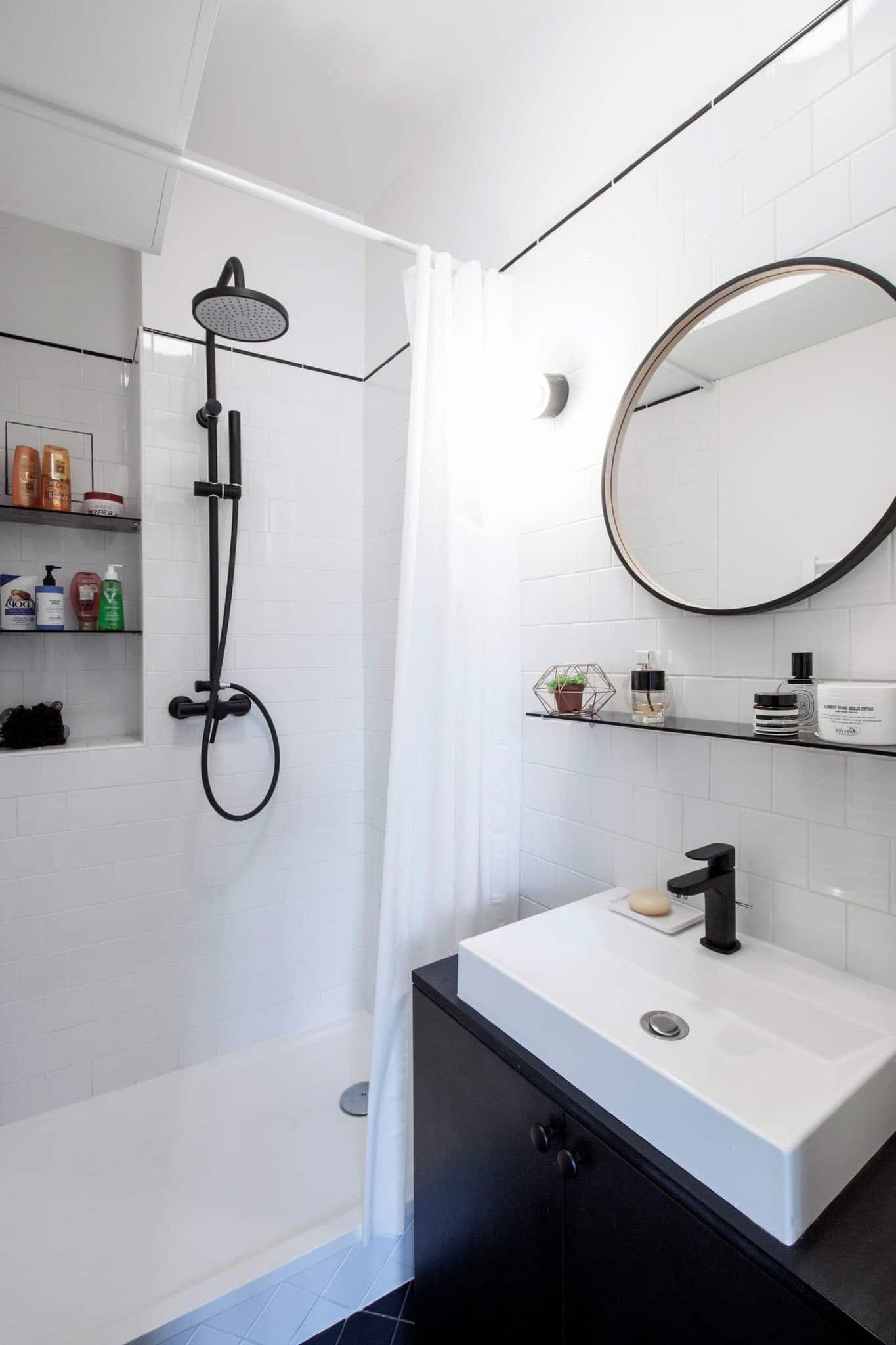Petite Salle De Bain Noire Et Blanche Salle de bain blanche : 22 idées et photos pour trouver l'inspiration !