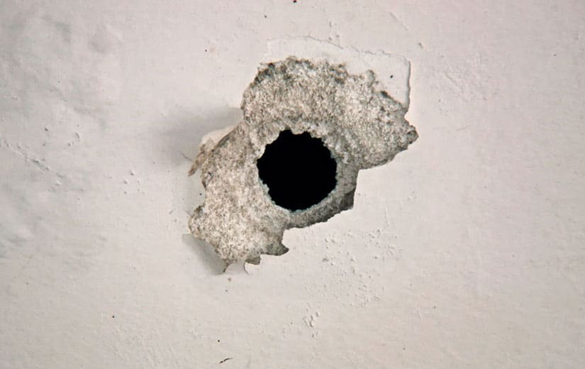 Comment reboucher un trou dans un mur ? Conseils & astuces