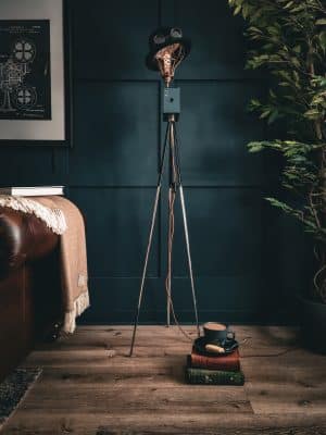 lampadaire dans un salon cocooning 