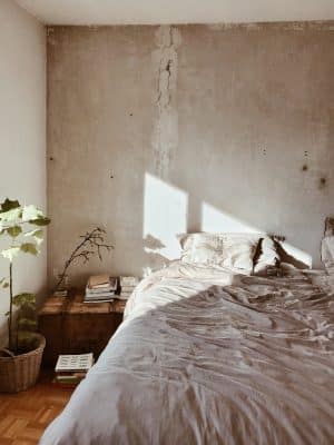 Une chambre minimaliste et cocooning 