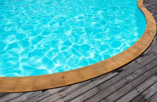 À épingler : Piscine en limite de propriété : zoom sur la législation
