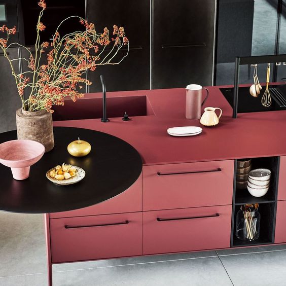 Une cuisine design rouge et grise