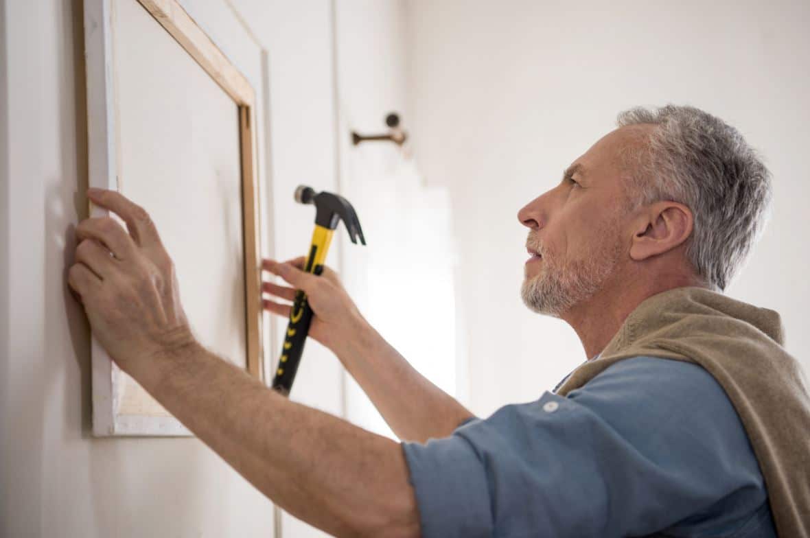 Accrocher un tableau lourd : les méthodes et conseils