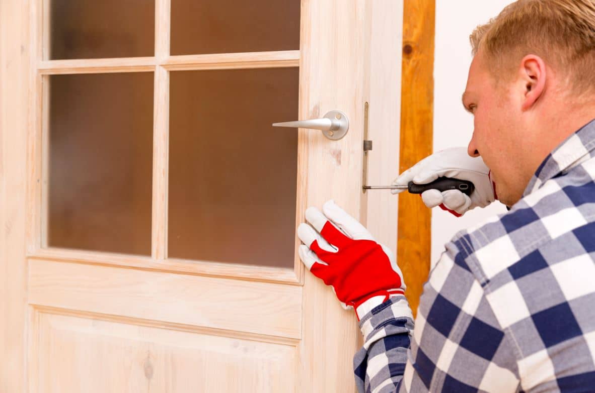 Apprendre à changer un barillet de porte d'entrée