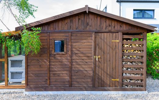 À épingler : Bricolage : fabriquez votre propre abri de jardin à l’aide de quelques palettes !