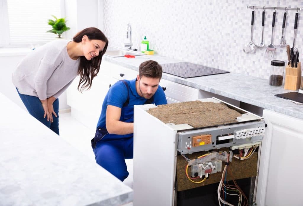 Installer un lavevaisselle conseils pour le brancher correctement