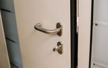 Porte Blindeedans une Maison