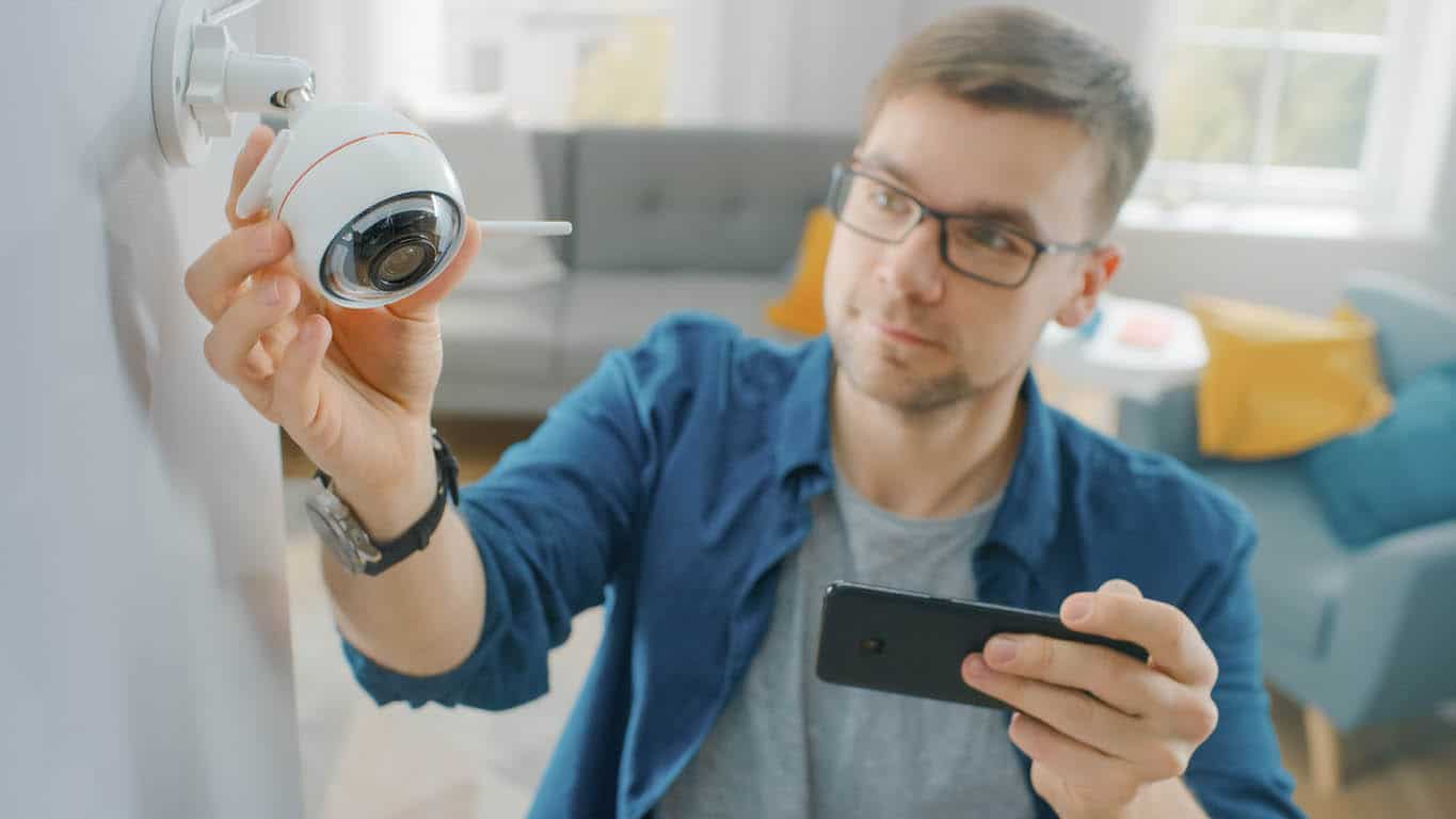 ajustement d’une caméra de surveillance Wi-Fi