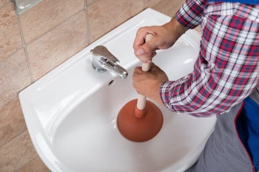 À épingler : 10 astuces pour déboucher un lavabo
