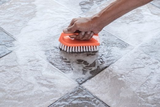 À épingler : Comment nettoyer un carrelage neuf qui laisse sans arrêt un voile blanc ?