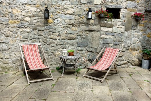 À épingler : Comment nettoyer un transat ou une chaise longue en tissu ?