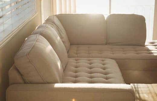 Canapé d'angle : comment l'installer dans un petit salon