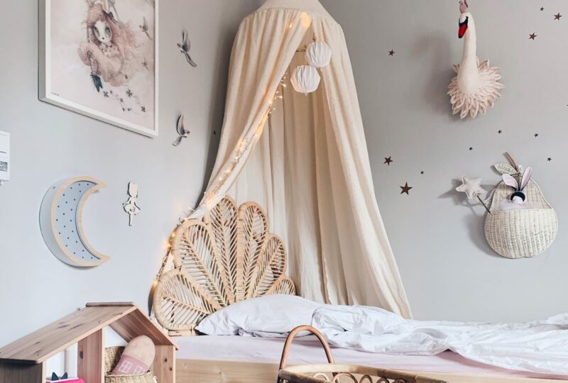 Installer un ciel de lit : les conseils et étapes à suivre