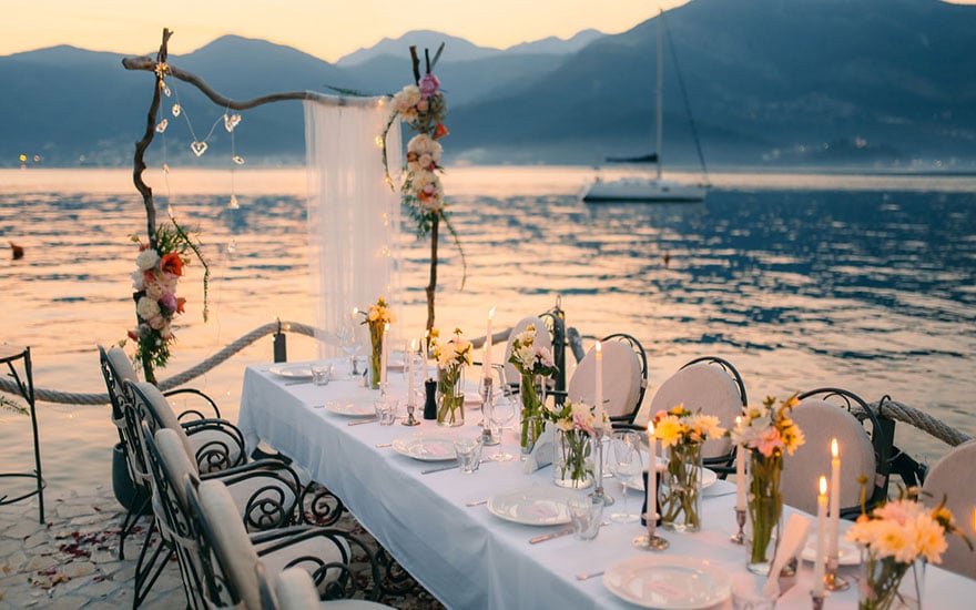 Table De Fête Pour Le Lieu Du Mariage. Décoration D'été De Pêche