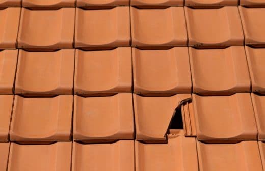 À épingler : 6 astuces pour remplacer des tuiles cassées
