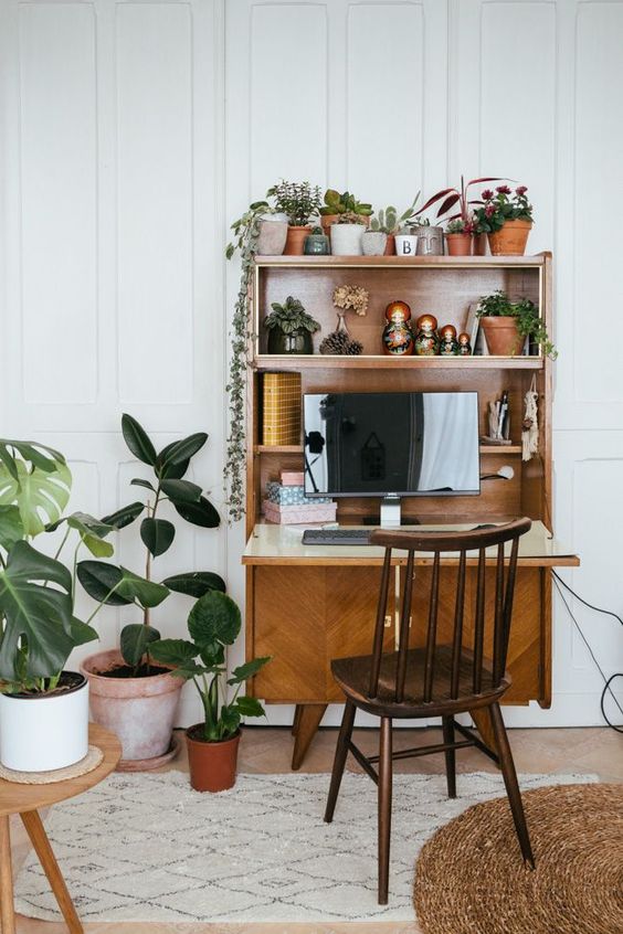 Un secretaire bureau dansune chambre à coucher