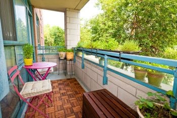 Comment faire d'un balcon filant un espace agréable et utile ?