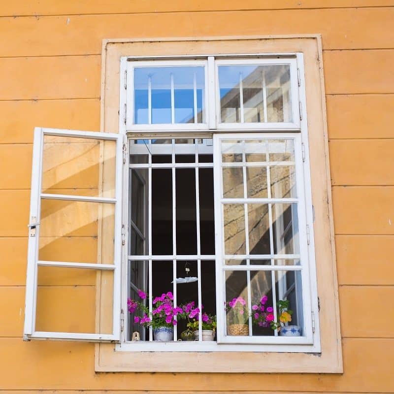 Fenêtre anglaise les avantages de l’ouverture à l’anglaise