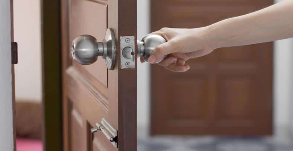 Quelques Astuces Pour Isoler Votre Porte à Petit Prix