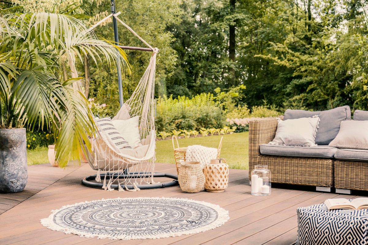 Comment entretenir sa terrasse avec des produits exclusivement naturels ?