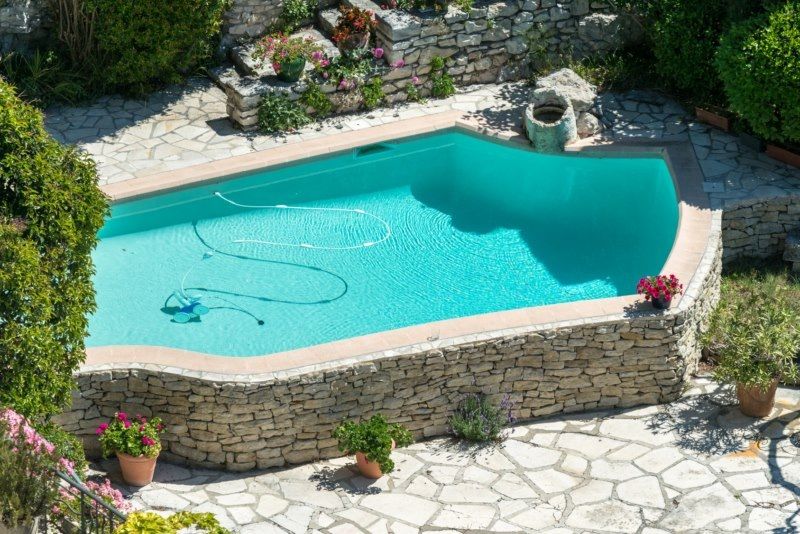 Le budget nécessaire pour une piscine hors sol à débordement en béton