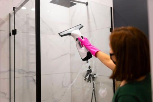 À épingler : Porte de douche en verre sale ? Les 3 produits naturels pour vous débarrasser des saletés