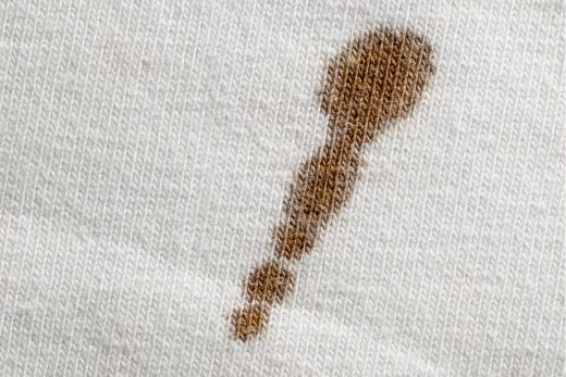 À épingler : Vêtement blanc : voici la (les) solutions pour éliminer les taches les plus tenaces !