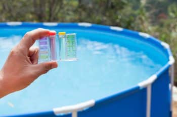 Sécheresse et canicule découvrez comment entretenir votre piscine