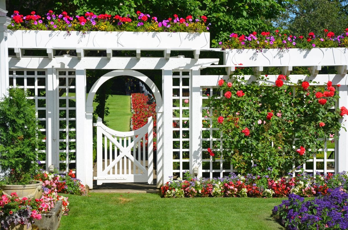 décorer le portail d'un jardin