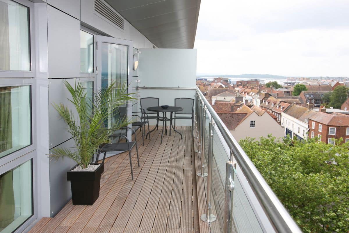 Balcon : 3 idées de brise-vent pour profiter de votre extérieur en tout temps !