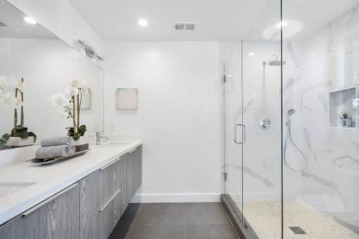 À épingler : Salle de bains : Il est important de bien choisir les éclairages de cette pièce ! Voici nos conseils en luminaires