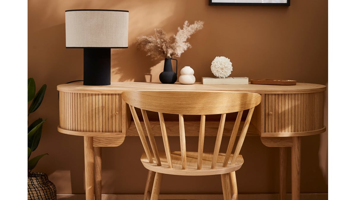 Un bureau en bois clair pour une déco vintage