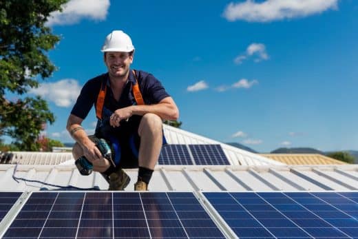 À épingler : Combien de panneaux solaires pour avoir une maison de 100 m² autonome ?