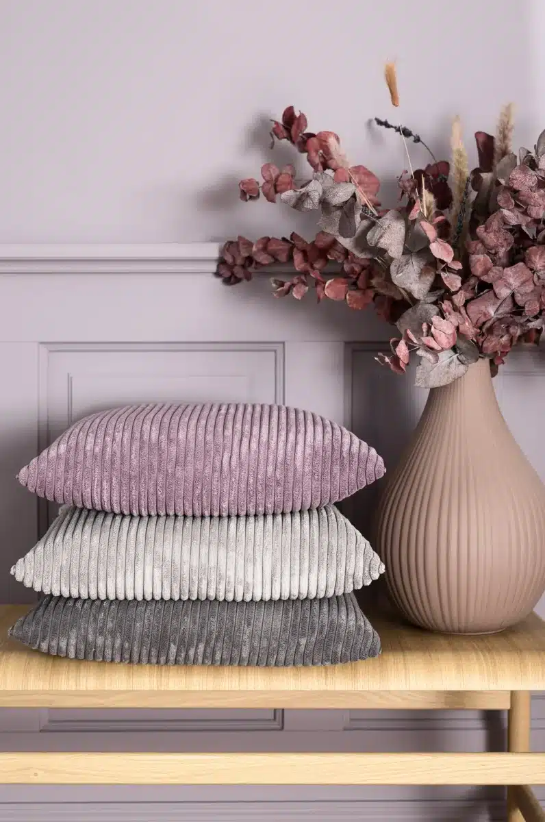 Housses de coussin pastels en velours côtelé