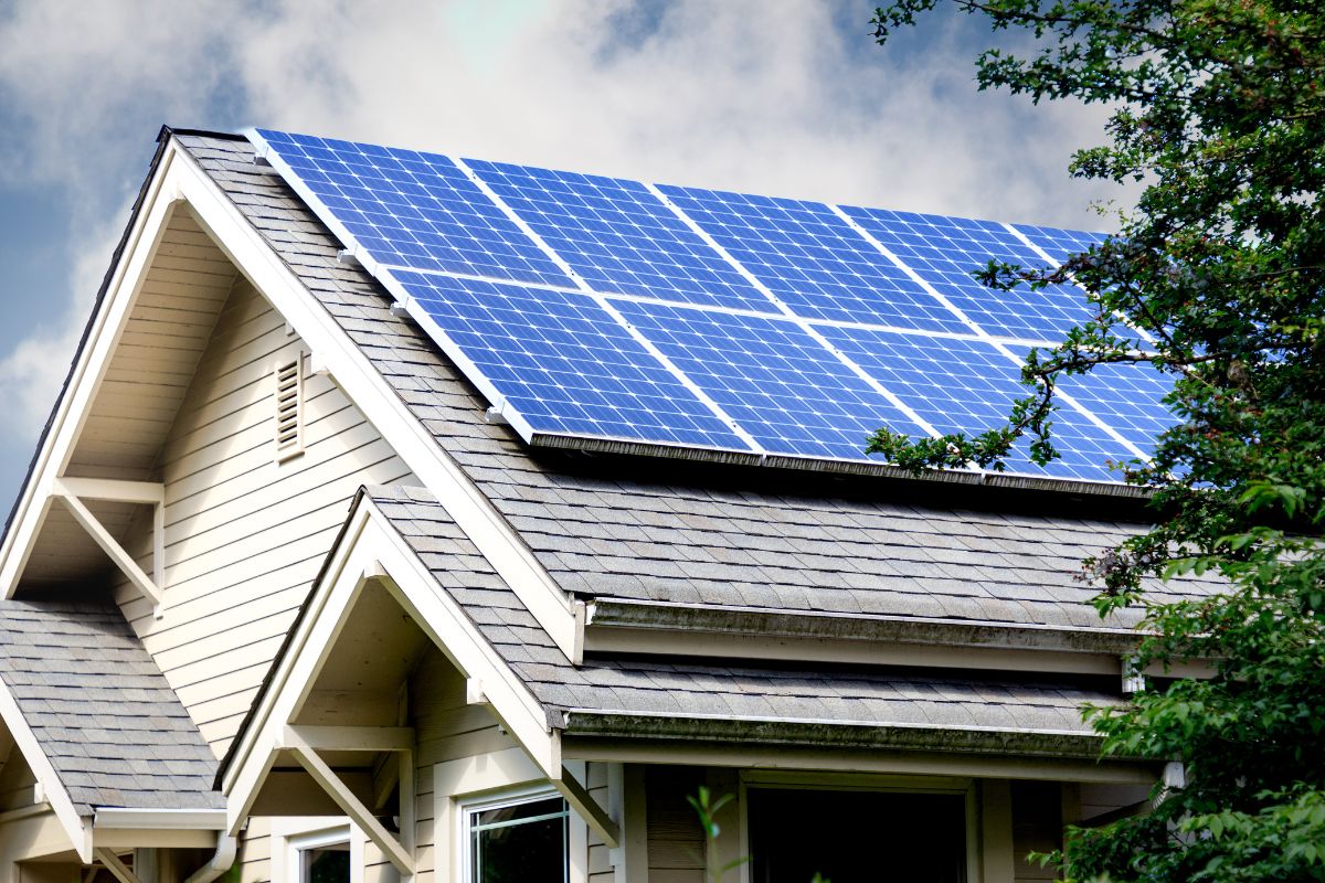 Combien coûte l'installation de panneaux photovoltaïques en 2023 ?