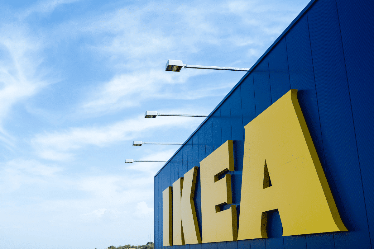 Quand Ikea cartonne grâce à la série Netflix "Mercredi" (Petits prix assurés) 