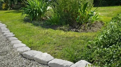 Bordures de jardin : bois, métal, béton, pierre : que choisir