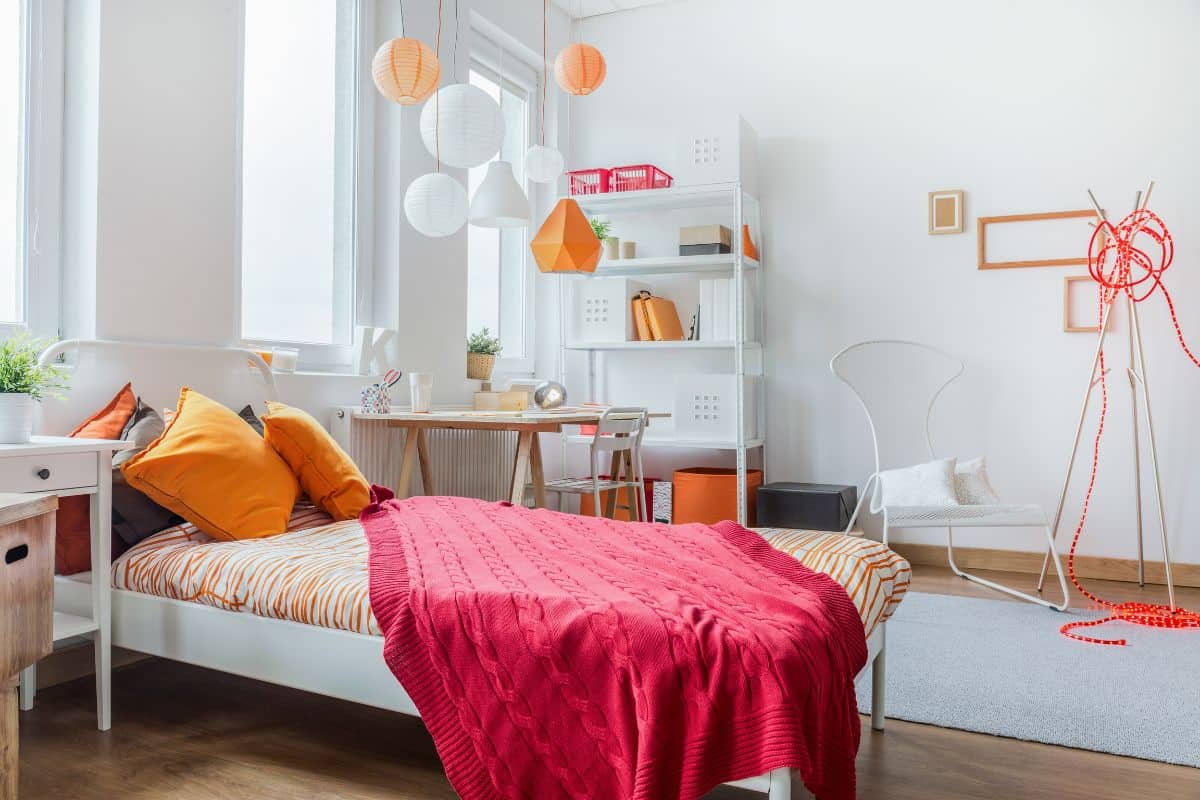 Envie de refaire la déco de la chambre de votre ado ? Voici par où commencer !