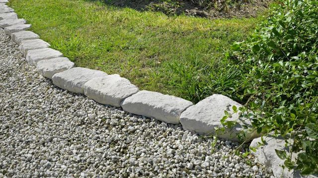 La bordure de jardin en pierre