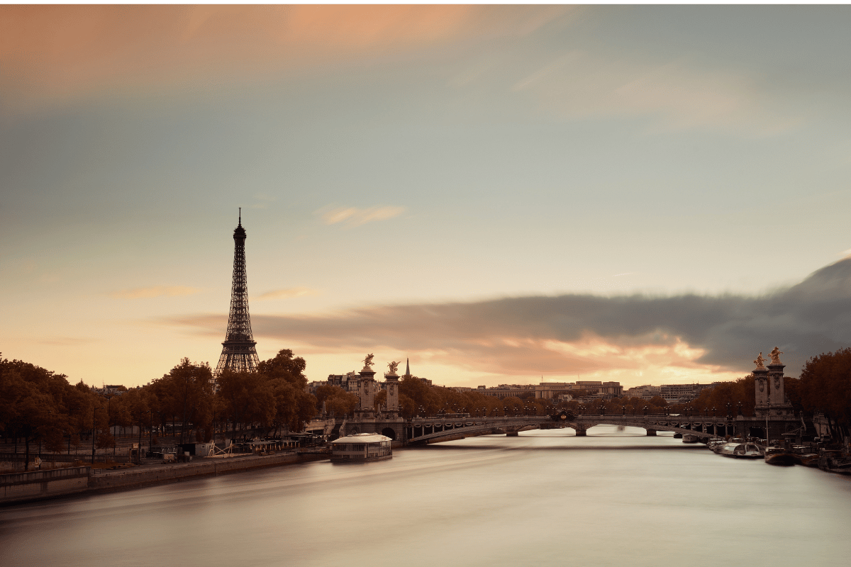 Paris : Ikea profite de la Seine et livre ses clients en bateau !  