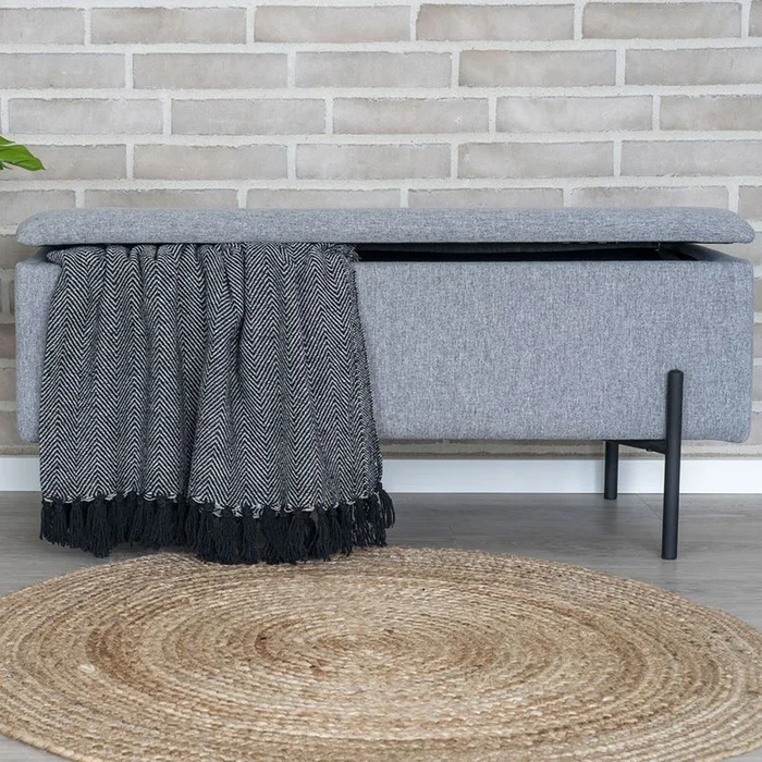 Un banc d’entrée en tissu très design